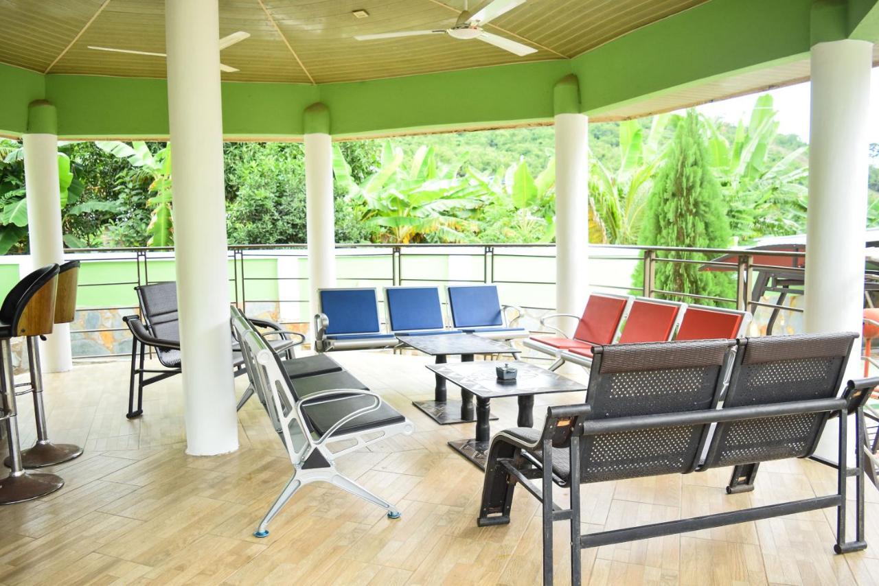3A'S Guest House Akosombo Экстерьер фото