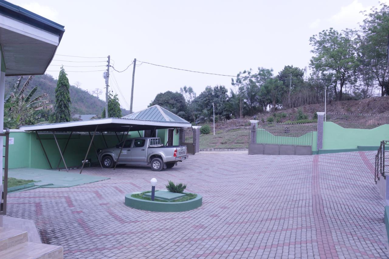 3A'S Guest House Akosombo Экстерьер фото