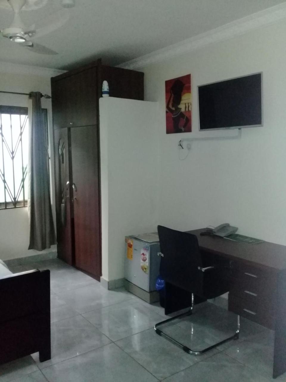 3A'S Guest House Akosombo Экстерьер фото