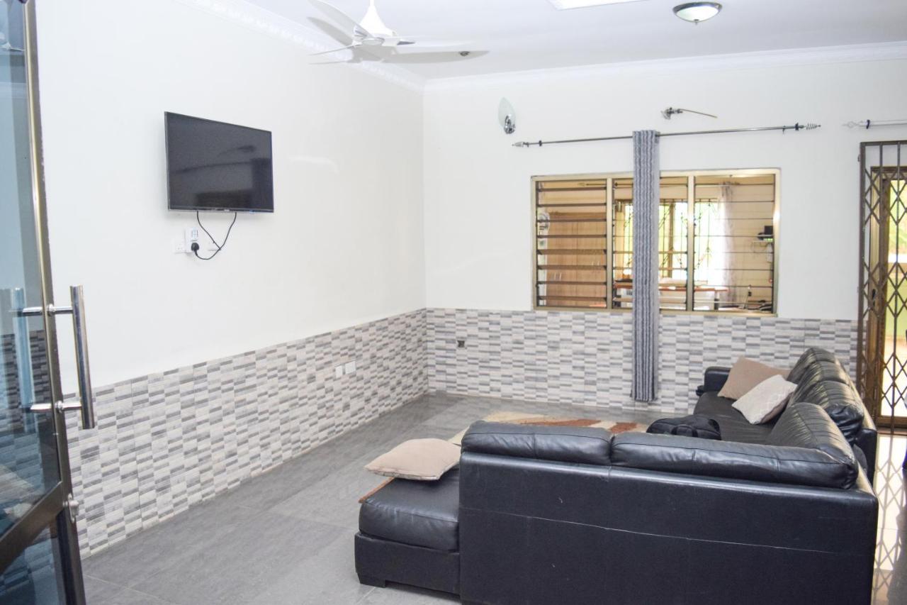 3A'S Guest House Akosombo Экстерьер фото