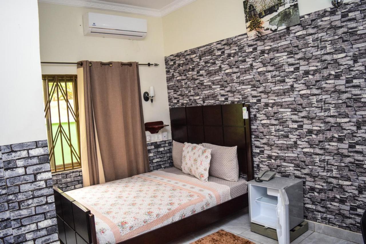 3A'S Guest House Akosombo Экстерьер фото