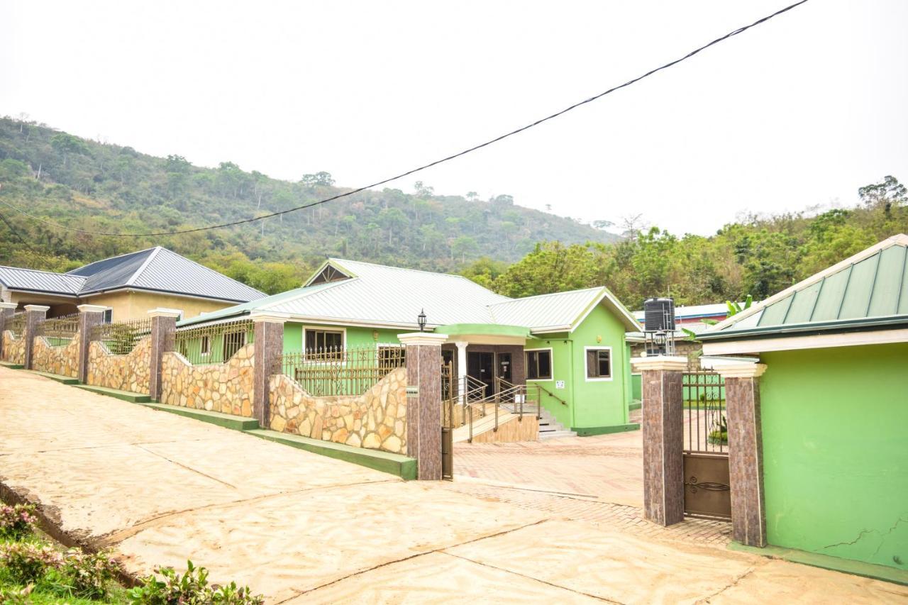 3A'S Guest House Akosombo Экстерьер фото